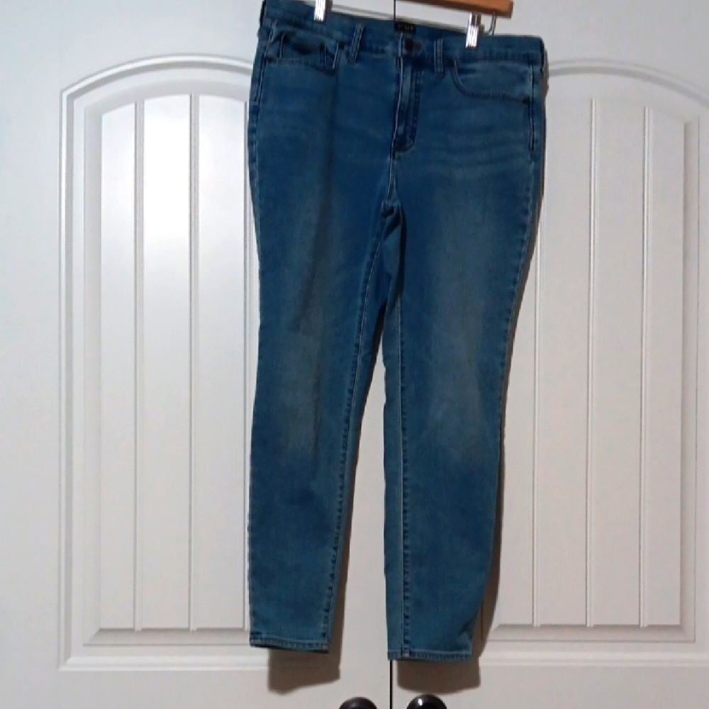 J. Crew Blue Skinny Jeans with Vintage Wash. Size 31